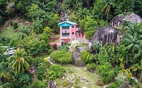 Les Elles Guesthouse Self Catering